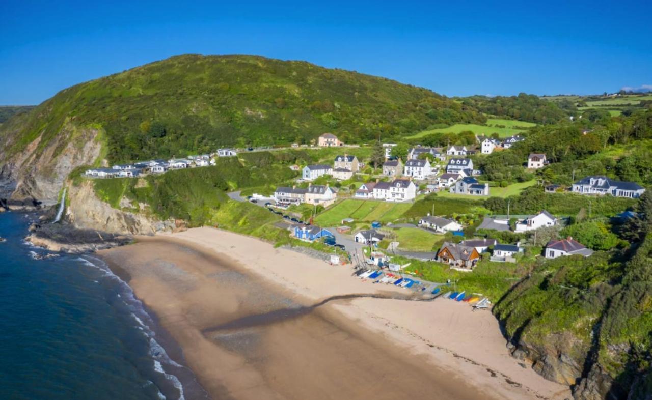 Ship Inn Aberporth Exterior photo